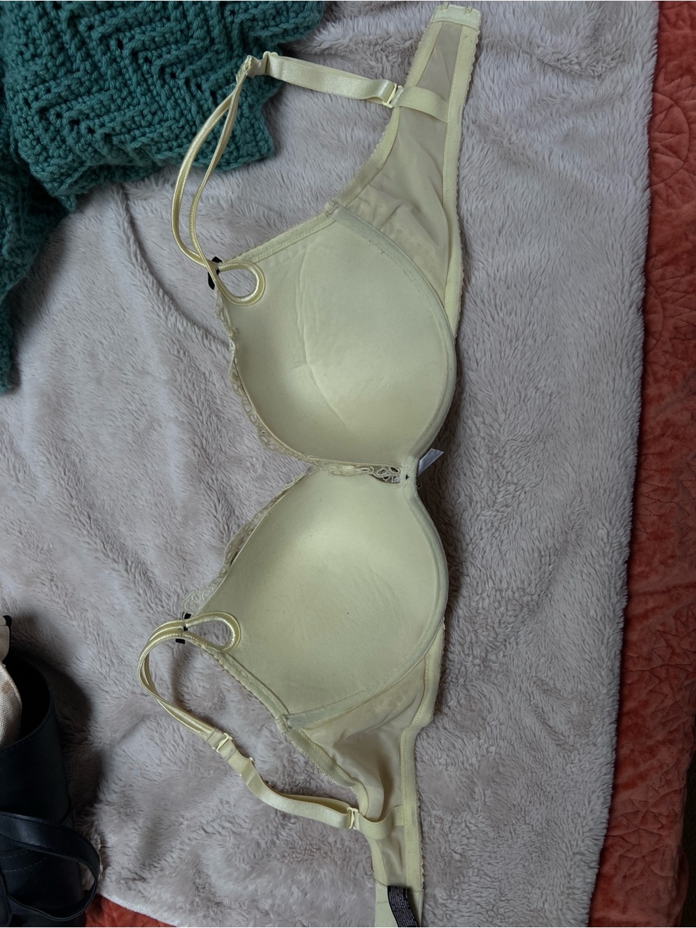 Vintage Victoria's Secret Pale Yellow Lace Floral Underwire Bra - Picture 2 of 5
